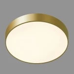 Plafon Orbital D40 LED 3000K w kolorze złotym, o okrągłym kształcie, z matową, białą powierzchnią dyfuzora. Zainstalowany na szarym tle, z widocznym metalowym wykończeniem na obrzeżu.