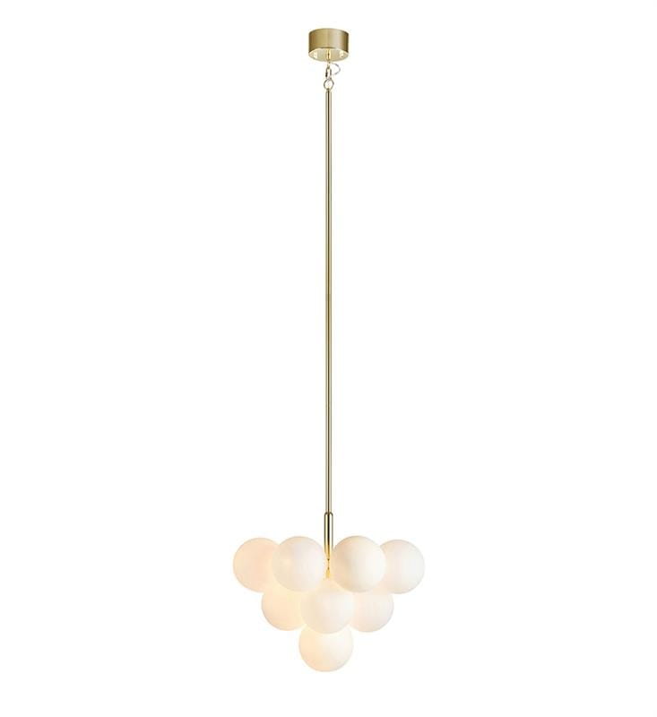 Lampa wisząca Merlot 13-punktowa w kolorze złotym i białym, z długim metalowym ramieniem. Klasyczny design z okrągłymi, matowymi kloszami rozmieszczonymi w grupach, zawieszona na prostym, złotym stelażu. Idealna do nowoczesnych wnętrz.