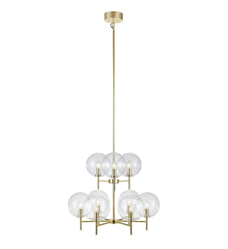 Lampa wisząca Crown, 9-punktowa, wykonana z złota szczotkowanego i przeźroczystego szkła. Ma sześć okrągłych kloszy, umieszczonych na metalowej ramie, zawieszona na długim, złotym przewodzie. Ujęcie frontalne, na białym tle.