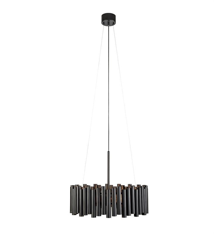 Lampa wisząca Level 3-punktowa w kolorze czarnym z metalowymi elementami. Posiada okrągły klosz z cylindrycznymi detalami, zawieszona na cienkich linkach. Prosty, nowoczesny design, idealna do aranżacji wnętrz.