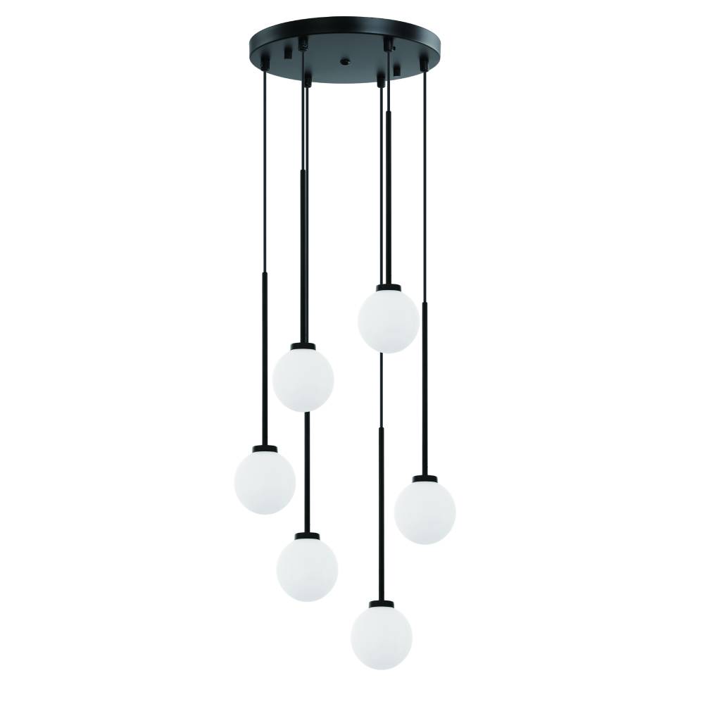 Lampa wisząca Ota VI z sześcioma kulistymi kloszami w białym kolorze, zawieszona na cienkich, czarnych linkach. Montaż sufitowy, minimalistyczny design, odpowiednia do nowoczesnych wnętrz.