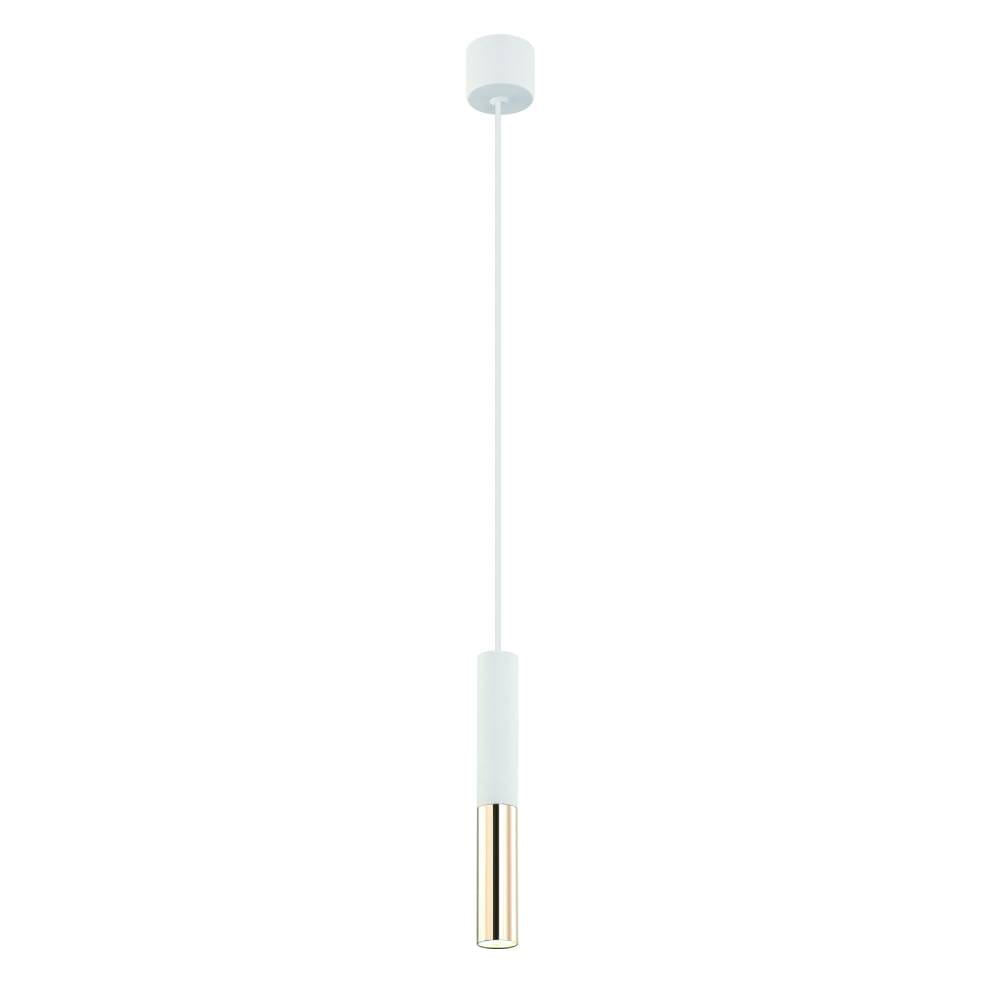 Lampa wisząca Slimi 1-punktowa w kolorze białym z elementami złotymi. Posiada długi, smukły kształt z białym, matowym kloszem oraz błyszczącą złotą podstawą. Zawieszona na cienkim, białym przewodzie, wisi centralnie z sufitu.