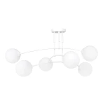 Lampa sufitowa Pregos w kolorze białym, 6-punktowa, z okrągłymi, matowymi kloszami w formie półkul. Ułożona na wiszącej konstrukcji z prostych rur, z subtelnym, nowoczesnym designem. Montowana do sufitu, z widocznymi mocowaniami.