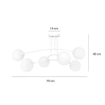 Biała lampa sufitowa Pregos 671/6 z sześcioma kulistymi kloszami o średnicy 14 cm, zamontowana na metalowej konstrukcji. Wymiary: 70 cm szerokości, 40 cm wysokości. Klosze rozmieszczone na zakrzywionych ramionach.