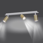 Biała lampa sufitowa Zen z trzema punktami świetlnymi w złotych oprawach, montowana na prostokątnej listwie. Ujęcie z przodu, ukazujące rozproszone światło na tle szarym.