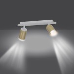 Lampa sufitowa Zen, 2-punktowa, biała, z metalowymi kloszami w kolorze złotym. Ułożona poziomo na białym stelażu, z dwoma ruchomymi punktami świetlnymi, emitującymi jasne światło w różnych kierunkach. Tło ciemnoszare.