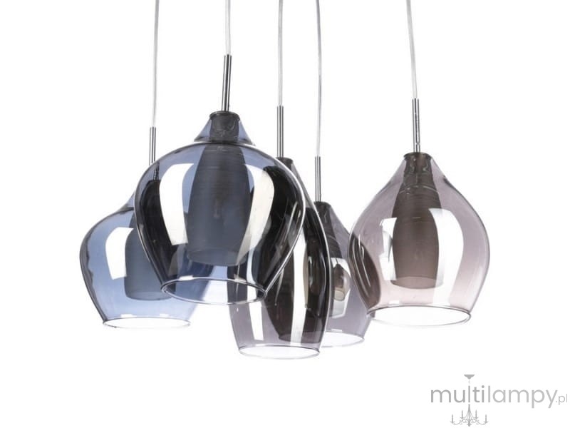 Lampa wisząca Amber Milano 5-punktowa w chromowanej oprawie, składająca się z pięciu szklanych kloszy w odcieniach szaro-przezroczystych. Klosze mają różne kształty, zawieszone na cienkich linkach, tworzą nowoczesną aranżację świetlną.