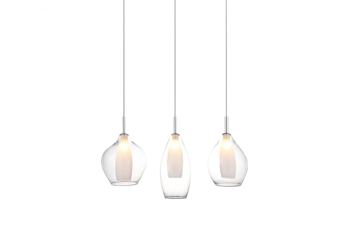 Lampa wisząca Amber Milano 3-punktowa, przeźroczysta, z trzema szklanymi kloszami w różnych kształtach, zawieszona na cienkich linkach. Klosze mają białe wnętrza, co podkreśla emitowane światło. Całość utrzymana w minimalistycznym stylu.