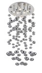 Luvia 125 lampa wisząca 9-punktowa w chromowanej obudowie. Zawiera osiem chromowanych kul w różnych rozmiarach, zwisających z cienkich linki, oraz centralne źródło światła. Całość zawieszona na okrągłej podstawie.