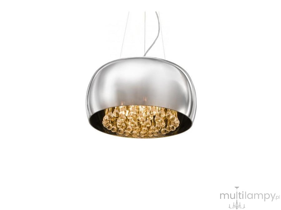 Lampa wisząca Burn 2 w kolorze chromowanym, sześciopunktowa, o zaokrąglonym kształcie. Wewnętrzna część z kryształowymi detalami, które odbijają światło. Zawieszona na cienkich linkach, idealna do nowoczesnych wnętrz.