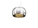 Lampa wisząca Burn 5-punktowa w chromowanej obudowie, o zaokrąglonym kształcie, z widocznymi żarówkami w dolnej części. Zawieszona na cienkich przewodach, emituje ciepłe światło, idealna do nowoczesnych wnętrz. Tło białe.