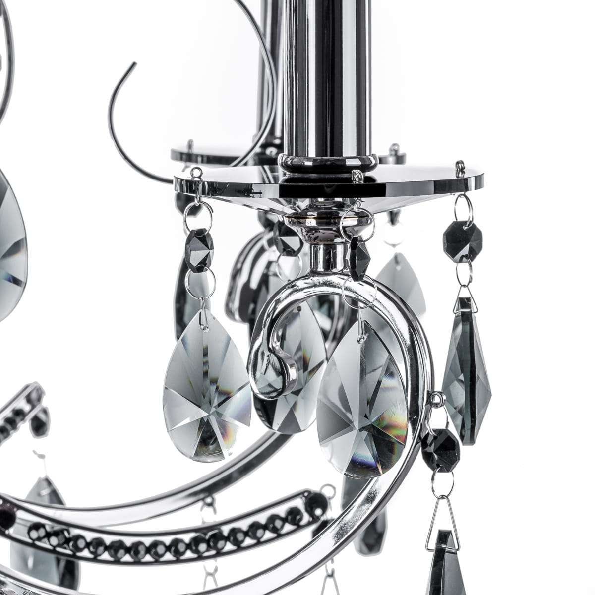 Barocco Black żyrandol 6-punktowy MD72709-6B, z chromowanym metalem, zdobiony wiszącymi kryształowymi elementami w kształcie kropli oraz czarnymi detalami. Ujęcie z bliska na dekoracyjne zawieszenia, podkreślające elegancki design.