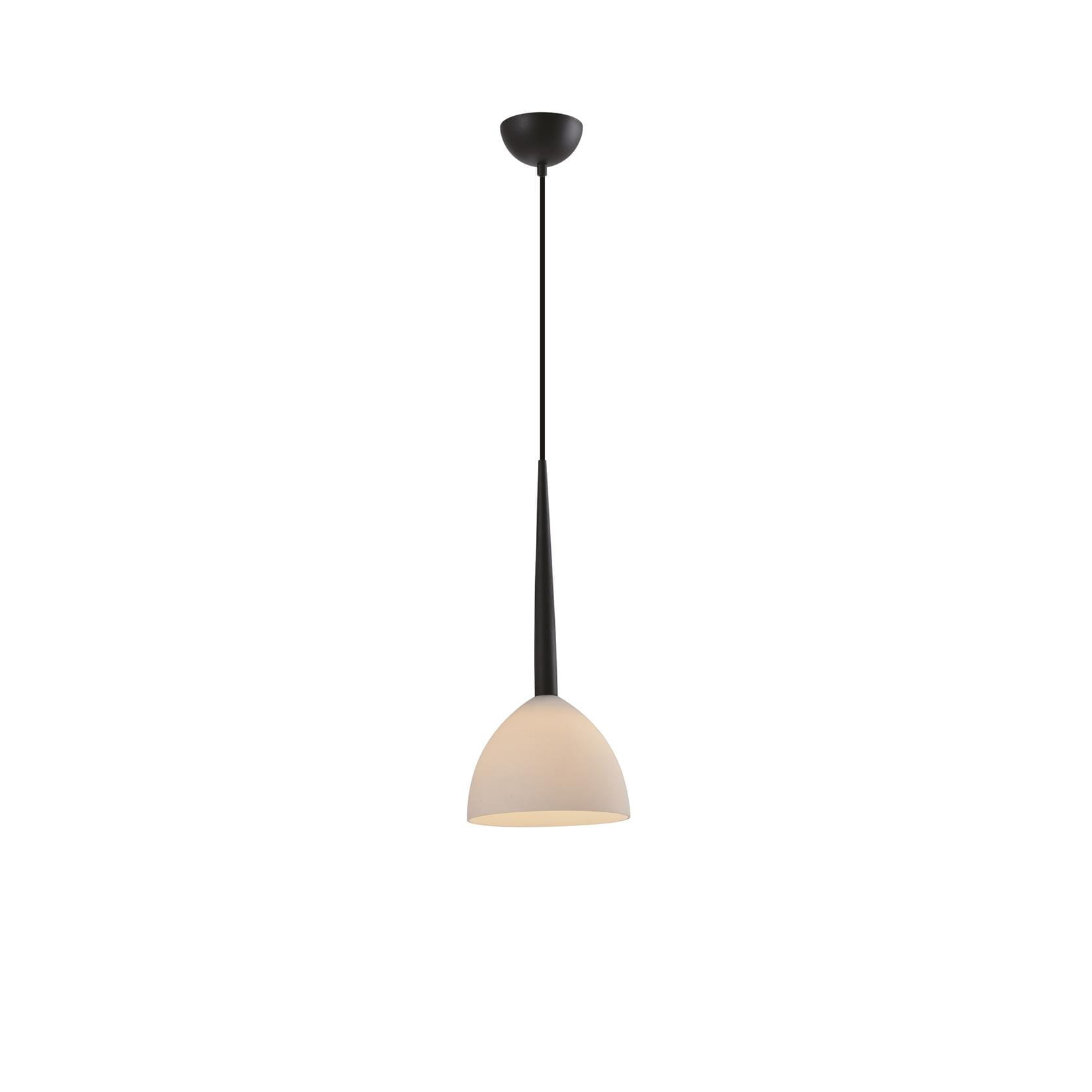 Czarna lampa wisząca Eliza z jednym punktem świetlnym, z długim, smukłym uchwytem i półkulistym kloszem w kolorze jasnego beżu. Ujęcie frontalne, lampa zawieszona na cienkim kablu, na białym tle.