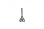 Lampa wisząca Soul 1-punktowa w kolorze chromu, o smukłym kształcie z szeroką podstawą i wąskim uchwytem. Zawieszona na cienkim, białym przewodzie, prezentuje minimalistyczny design, idealna do nowoczesnych wnętrz.