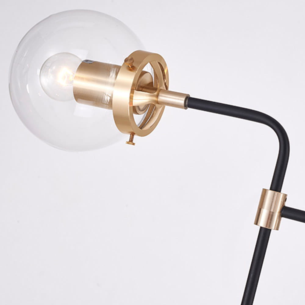 Lampa wisząca Boston 12-punktowa z okrągłymi kloszami, wykonana z metalu w kolorze czarnym i złotym. Widoczny klosz szklany z żarówką, z regulowanym mocowaniem. Ujęcie zbliżeniowe, ukazujące detal konstrukcji i materiałów.