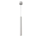 Biała lampa wisząca Cubi LED o prostokątnym kształcie, zawieszona na cienkim kablu. Posiada metalowy sufitowy uchwyt. Wykończenie matowe, minimalistyczny design, idealna do nowoczesnych wnętrz.