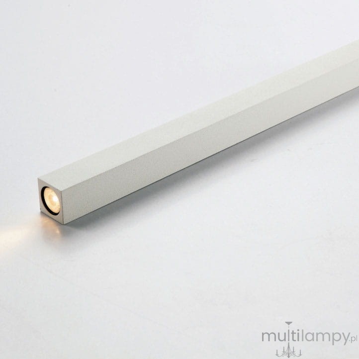 Cubi LED lampa wisząca 1-punktowa w kolorze białym, o prostokątnym kształcie. Widoczny jest punkt świetlny na jednym końcu, a lampa leży na jasnym tle, co podkreśla jej minimalistyczny design.