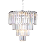 Lampa wisząca Amedeo 5-punktowa w chromowanym wykończeniu, z kryształowymi elementami w formie prostokątnych pryzmatów, zawieszona na łańcuchu. Górna część z pięcioma źródłami światła, nadająca elegancki charakter wnętrzu.