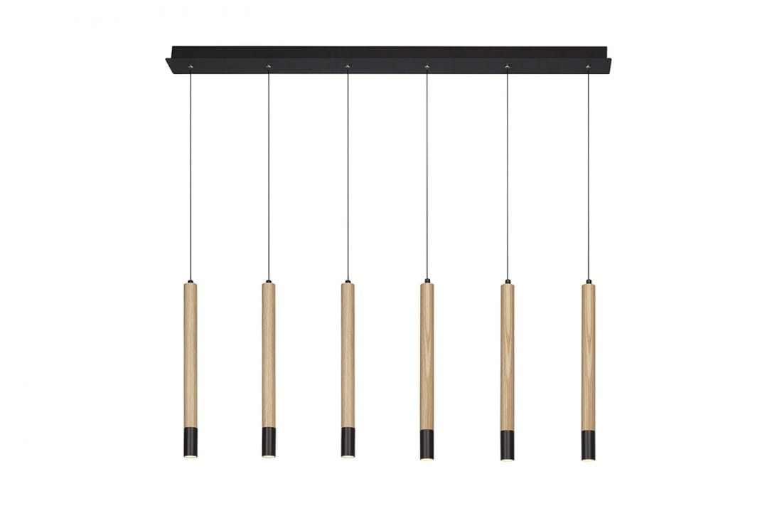 Czarna lampa wisząca Izolda LED z sześcioma punktami świetlnymi. Każda lampa ma drewniane, naturalne wykończenie u podstawy i czarny uchwyt. Produkt zawieszony na cienkich linkach, umieszczony na prostokątnej podstawie. Idealna do nowoczesnych wnętrz.