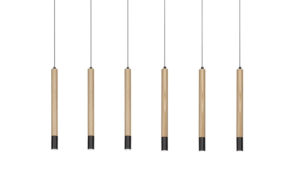 Izolda LED lampa wisząca 6-punktowa w kolorze czarnym z sześcioma prostokątnymi, drewnianymi elementami. Lampa zawieszona na cienkich czarnych przewodach, prezentuje minimalistyczny design, idealna do nowoczesnych wnętrz.