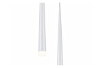 Lampa wisząca Stylo 3-punktowa w kolorze białym, z trzema smukłymi kloszami o cylindrycznym kształcie. Ujęcie z boku, ukazujące gładką powierzchnię i delikatne podświetlenie na końcach kloszy. Minimalistyczny design, idealna do nowoczesnych wnętrz.