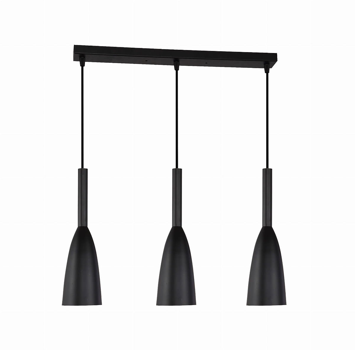 Lampa wisząca Solin 3-punktowa w kolorze czarnym, z trzema kloszami w kształcie stożków, zawieszona na prostokątnej podstawie. Klosze mają matowe wykończenie, a całość jest umieszczona na cienkich, czarnych linkach.
