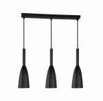 Lampa wisząca Solin 3-punktowa w kolorze czarnym, z trzema kloszami w kształcie stożków, zawieszona na prostokątnej podstawie. Klosze mają matowe wykończenie, a całość jest umieszczona na cienkich, czarnych linkach.