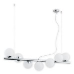 Lampa wisząca Osso O2917 W7 CH, 7-punktowa, z chromowanym stelażem i białymi, okrągłymi kloszami. Ułożona poziomo, zawieszona na cienkich linkach. Prosty design, idealna do nowoczesnych wnętrz. Tło białe, co podkreśla elegancję lampy.