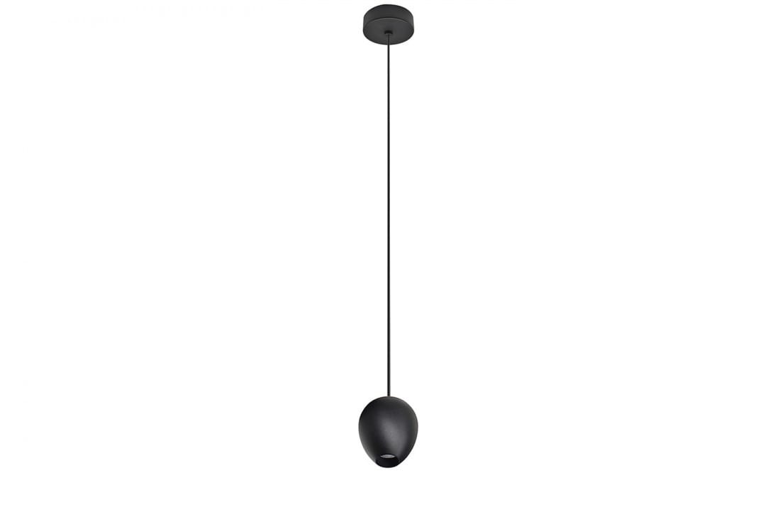 Czarna lampa wisząca LED Ovum w kształcie owalnym, zawieszona na cienkim przewodzie. Ujęcie frontalne, prezentujące lampę w pełnej długości na jednolitym tle. Brak widocznych napisów i logo.
