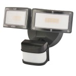 Duo LED kinkiet elewacyjny w kolorze czarnym z dwoma prostokątnymi lampami LED oraz czujnikiem ruchu. Ujęcie frontalne, produkt zamontowany na ścianie, widoczna matowa obudowa czujnika.