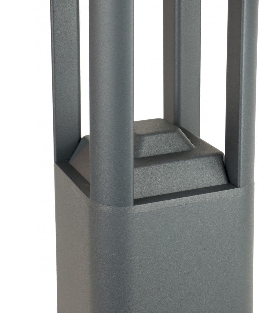 Lampa stojąca ogrodowa Fan Kwadrat H50, o prostokątnej podstawie w kolorze szarym, z widocznymi, minimalistycznymi detalami i stabilną konstrukcją. Ujęcie z boku, eksponujące geometryczny kształt i wykończenie powierzchni.