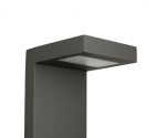 Lampa stojąca ogrodowa Karo LED H78, z prostokątnym, matowym kloszem w kolorze ciemnoszarym. Ujęcie z boku, pokazujące górną część lampy. Klosz z białym wykończeniem, zintegrowany z prostą, elegancką podstawą.