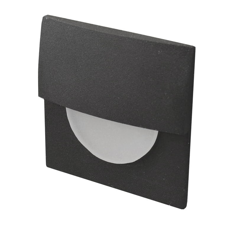Czarna oprawa schodowa Sane D40 LED do zabudowy, 1-punktowa. Kwadratowa, z matowym białym kloszem w okrągłym kształcie. Ujęcie z boku, ukazujące teksturę materiału oraz kształt produktu. Idealna do oświetlenia schodów.