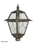 Lampa stojąca ogrodowa Witraż H160 w kolorze czarnym, z 1 punktem świetlnym. Klasyczna, sześciokątna konstrukcja z przezroczystymi, teksturowanymi szybami, ozdobiona złotą patyną. Ujęcie frontalne, prezentujące detale i kształt lampy.