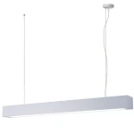 Lampa wisząca LED Ibros L93 w kolorze białym, prostokątna, zawieszona na dwóch cienkich linkach. Posiada nowoczesny, minimalistyczny design, idealna do oświetlenia wnętrz. Widoczna biała podsufitka, zamontowana na gładkim tle.