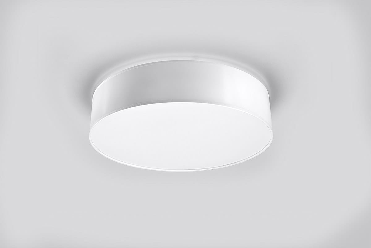 Lampa sufitowa Arena 25, 1-punktowa, o okrągłym kształcie, w kolorze białym. Widok z dołu, zamontowana na suficie, z gładką, matową powierzchnią. Idealna do nowoczesnych wnętrz.