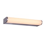 Kinkiet LED Sanosti WL-86778-1A w formie prostokątnej, z matowym, jasnym kloszem oraz metalową, szaro-srebrną obudową. Zainstalowany poziomo, idealny do oświetlenia wnętrz. Tło białe, podkreślające design lampy.