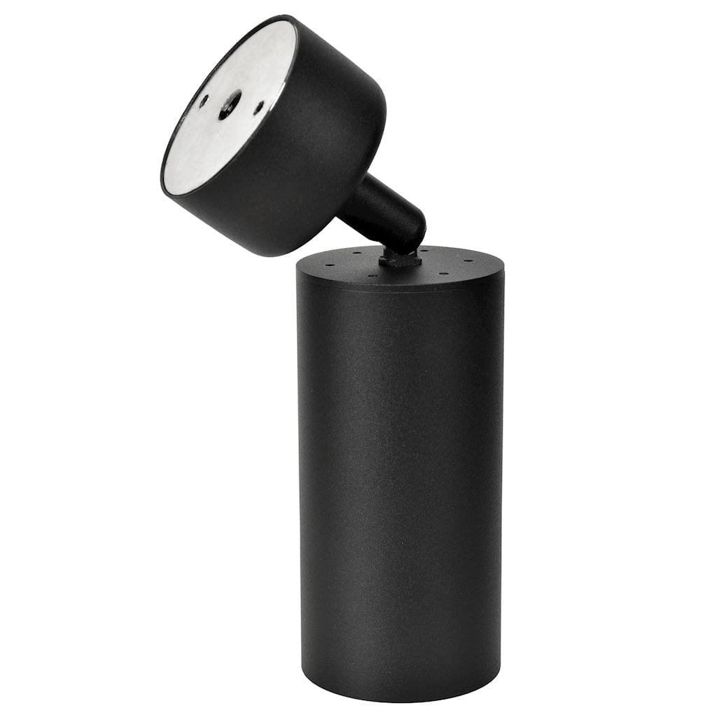 Czarna lampa sufitowa Mica, 1-punktowa. Okrągła głowica z regulacją kąta, zamocowana na cylindrycznym korpusie. Gładka, matowa powierzchnia bez dodatkowych zdobień, montowana na suficie. Widoczna podstawa z otworami montażowymi.