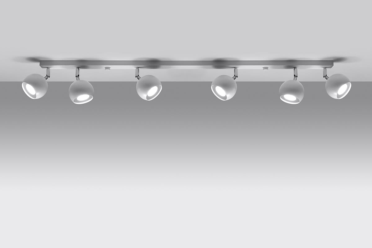 Lampa sufitowa Oculare SL.0442, 6-punktowa, biała, z okrągłymi, ruchomymi reflektorami. Zainstalowana na metalowej listwie, widok z góry, na jednolitym tle. Reflektory skierowane w dół, zapewniające oświetlenie przestrzeni.
