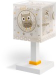 Lampka nocna Dobranoc 1-punktowa 63391 na białym stojaku z żółtym akcentem. Klosz z grafiką sowy i napisami good night oraz my little friend, ozdobiony gwiazdkami i kreskami. Stoi w pozycji pionowej, idealna do pokoju dziecięcego.