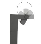 Lampa stojąca ogrodowa Rota LED H58 w kolorze szarym, z ruchomą głowicą w kształcie półokręgu. Ujęcie z boku ukazuje możliwość obracania źródła światła. Wykonana z metalu, minimalistyczny design, idealna do oświetlenia przestrzeni zewnętrznych.