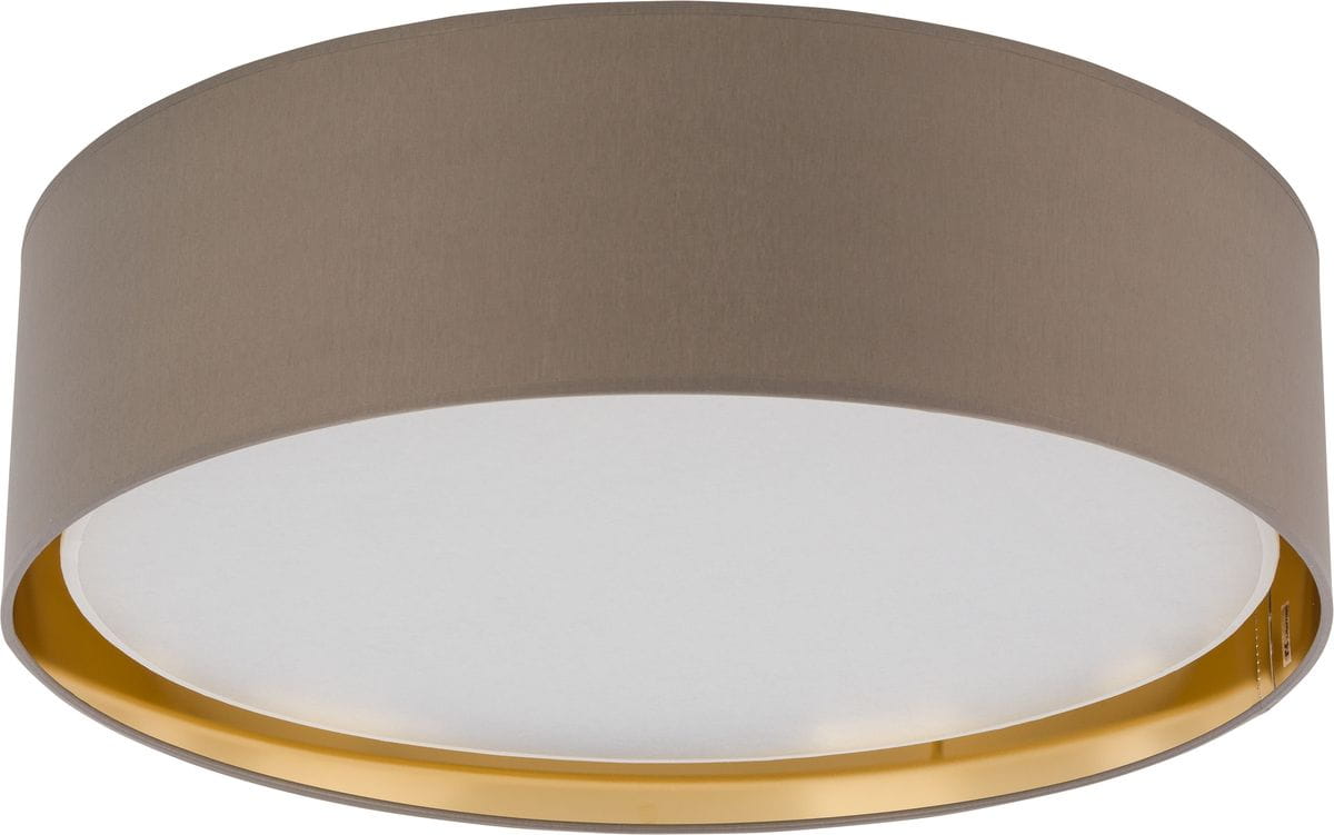 Beżowy plafon Bilbao D60 z czterema punktami świetlnymi, o okrągłym kształcie, z materiałowym abażurem i złotym wykończeniem wewnętrznym. Montowany sufitowo, z prostym tłem, co podkreśla jego elegancki design.