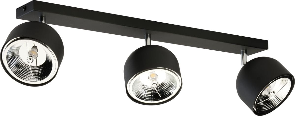 Czarna lampa sufitowa (spot) 3-punktowa Altea z metalowym stelażem. Widoczne trzy okrągłe klosze, w każdym żarówka. Ujęcie z przodu, produkt zamontowany na ścianie, minimalistyczny design.