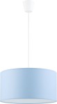 Niebieska lampa wisząca Rondo Kids o okrągłym abażurze z materiału, zawieszona na białym przewodzie. Abażur ma gładką fakturę i jest umieszczony w dolnej części zdjęcia, a sufitowa mocowanie jest widoczne na górze.