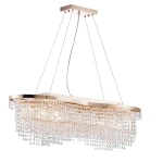 Lampa wisząca Toils, 7-punktowa, w kolorze złotym, z przezroczystymi kryształkami zwisającymi w formie falistej. Ujęcie frontalne, zawieszona na cienkich linkach, z prostokątnym podświetleniem u góry. Elegancka dekoracja do wnętrz.