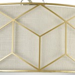 Lampa sufitowa Messina 5-punktowa w kolorze złotym i beżowym. Okrągła, z geometrycznym wzorem na tkaninie. Widoczna struktura materiału oraz złote akcenty, montowana sufitowo. Detal zbliżony na klosz.