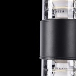 Bronx kinkiet zewnętrzny 2-punktowy O576WL-02B w czarnej obudowie, z przezroczystą osłoną, eksponującą dwa źródła światła. Ujęcie z boku, ukazujące detale konstrukcji i elementy montażowe. Tło jednolite, ciemne.