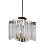 Lampa wisząca Sabriga 3-punktowa o metalowej, złotej konstrukcji i przezroczystych, kryształowych zwisach. Ujęcie z przodu, ukazujące elegancki design i trzy źródła światła w centralnej części. Tło białe, co podkreśla detale lampy.