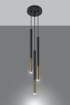 Lampa wisząca Mozaica 3-punktowa w kolorze czarnym i złotym, składająca się z trzech prostokątnych, wiszących elementów. Kąt ujęcia frontalny, ukazuje detale wykończenia oraz jasno świecące końcówki.