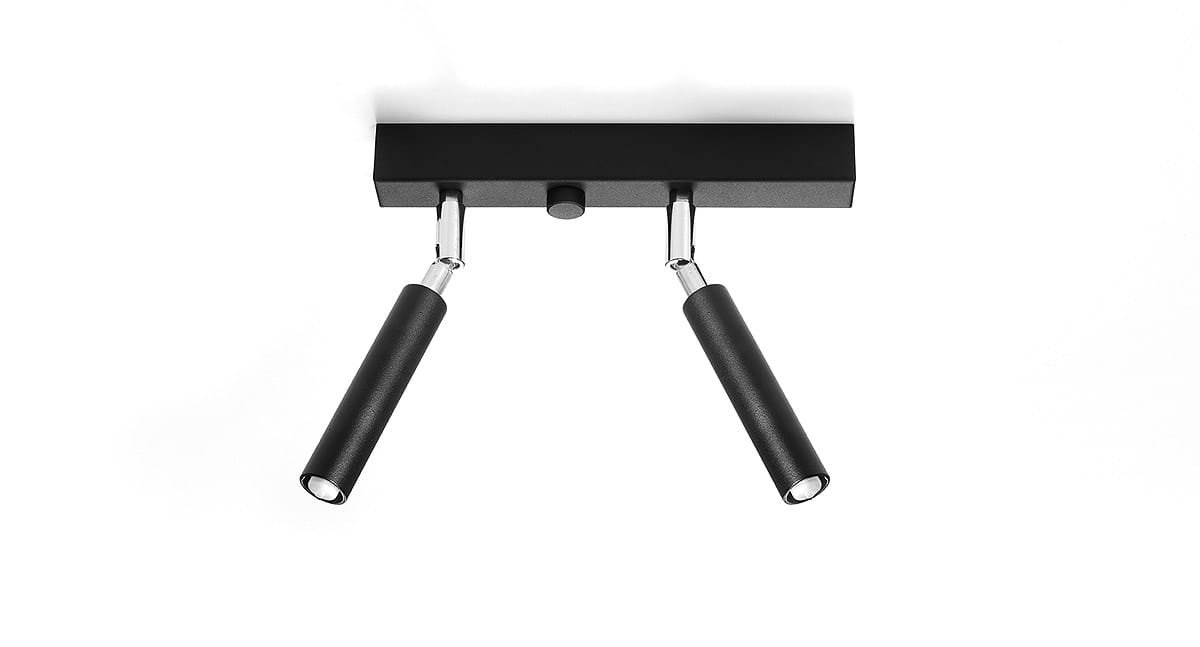 Czarna lampa sufitowa Eyetech z dwoma punktami świetlnymi, z metalową konstrukcją i ergonomicznymi, czarnymi uchwytami. Kąt ujęcia frontalny, ukazujący lampę zamontowaną na suficie. Prosty, biały background podkreśla jej nowoczesny design.